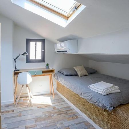 Studio Sous Les Toits Tres Bien Place Et Climatise Montpellier Exteriör bild