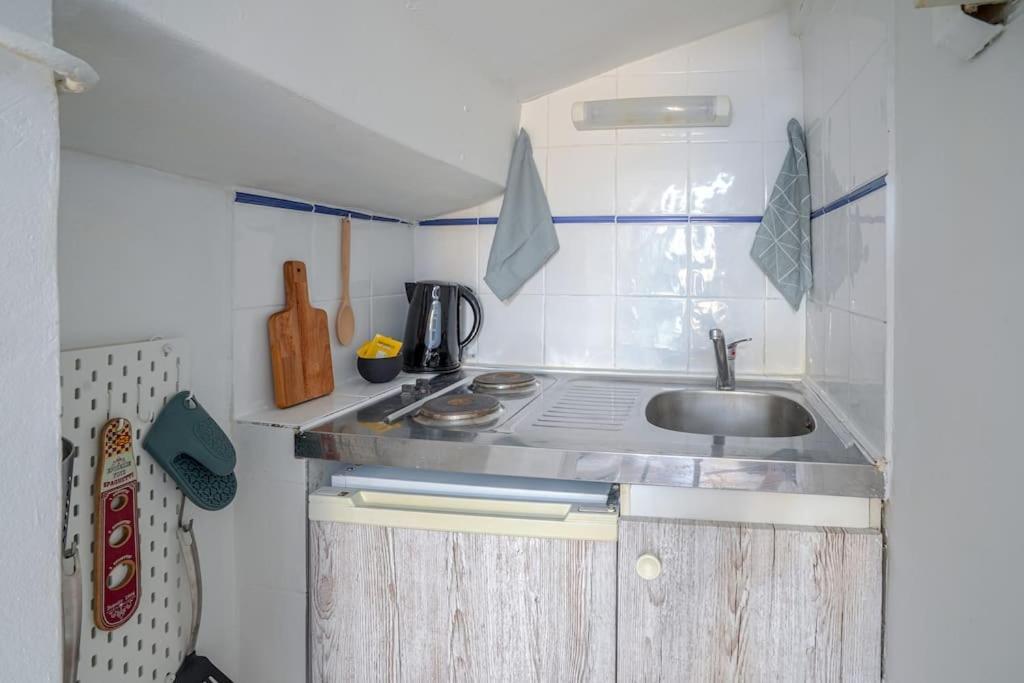 Studio Sous Les Toits Tres Bien Place Et Climatise Montpellier Exteriör bild