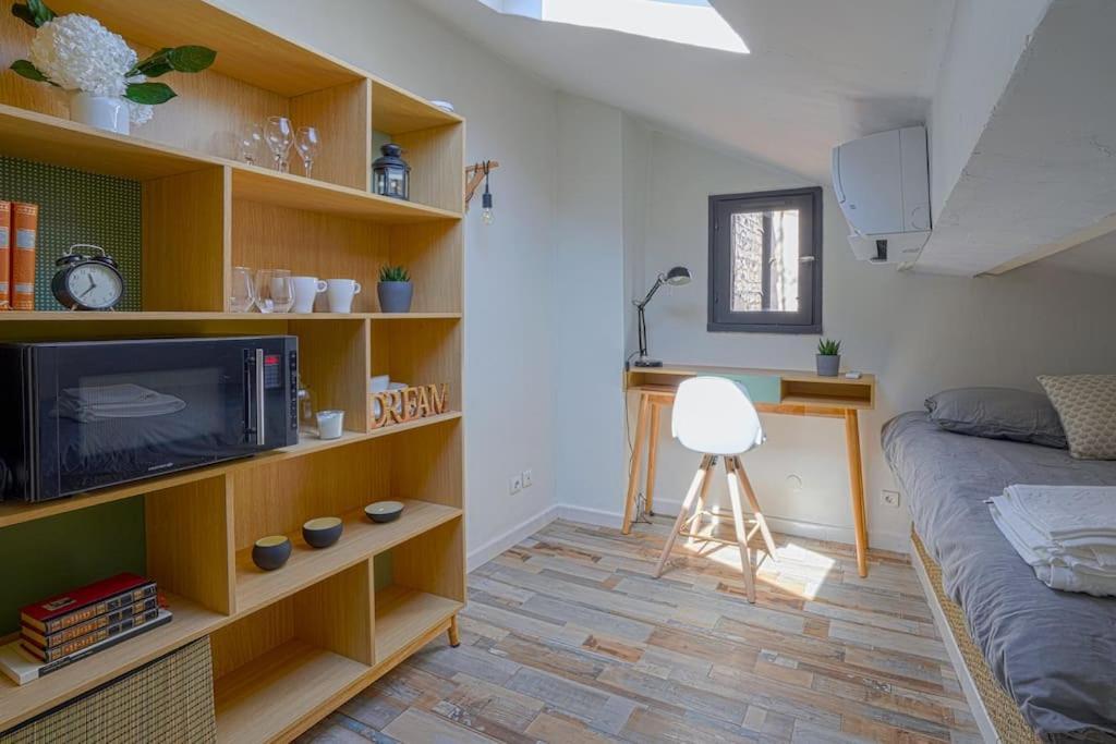 Studio Sous Les Toits Tres Bien Place Et Climatise Montpellier Exteriör bild