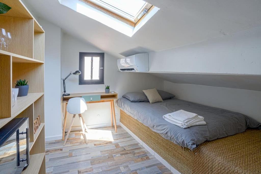Studio Sous Les Toits Tres Bien Place Et Climatise Montpellier Exteriör bild